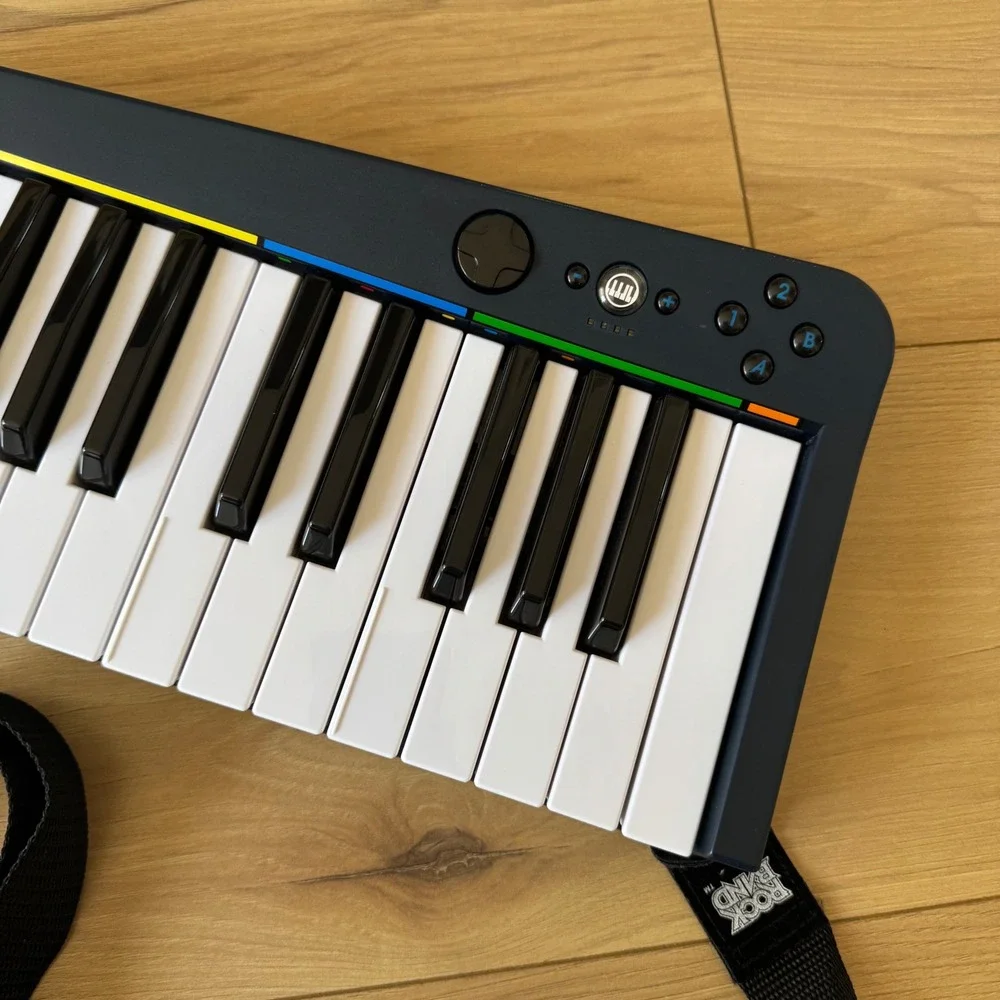 Rock Band 3 Wireless Keyboard Controller Mad Catz Keytar Black Strap, No Dongle